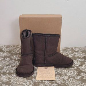 Sz 9 dark brown Ugg boots
